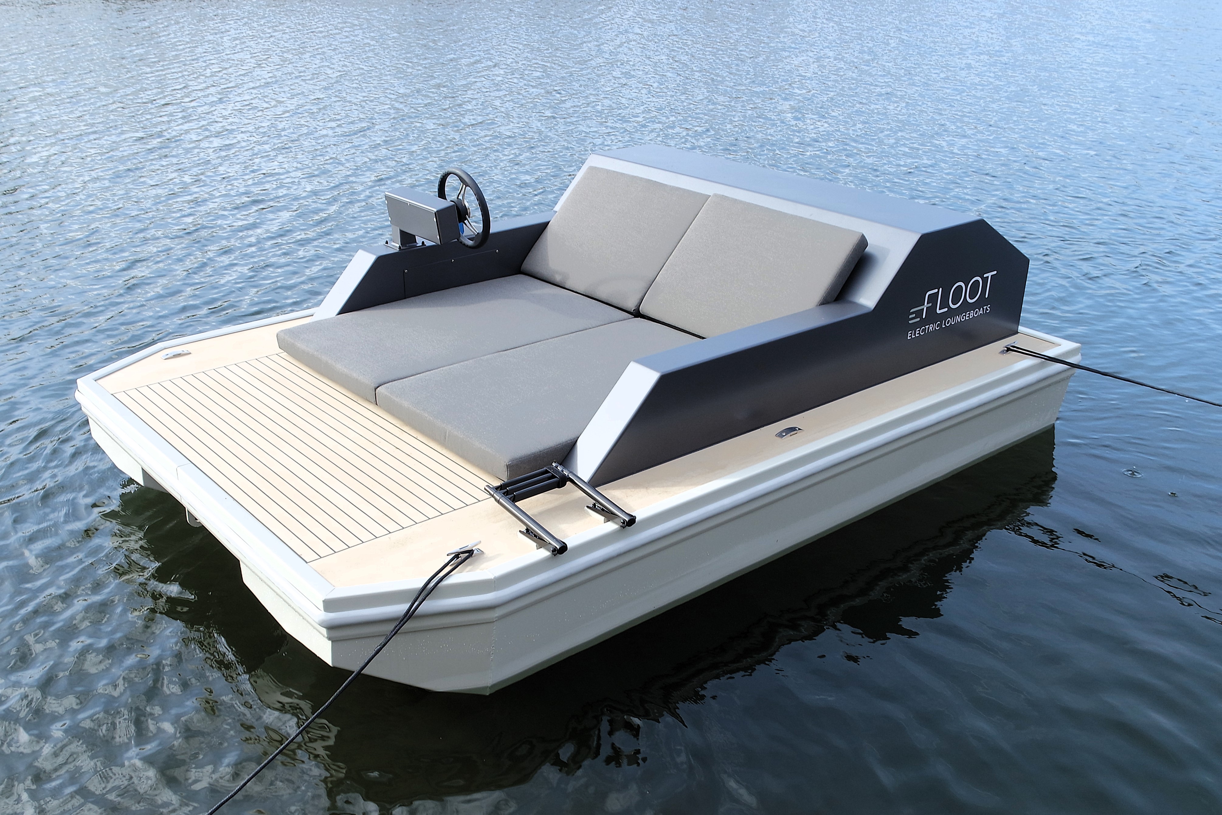 Floot loungeboot elektrisch huren sloepvaren limburg