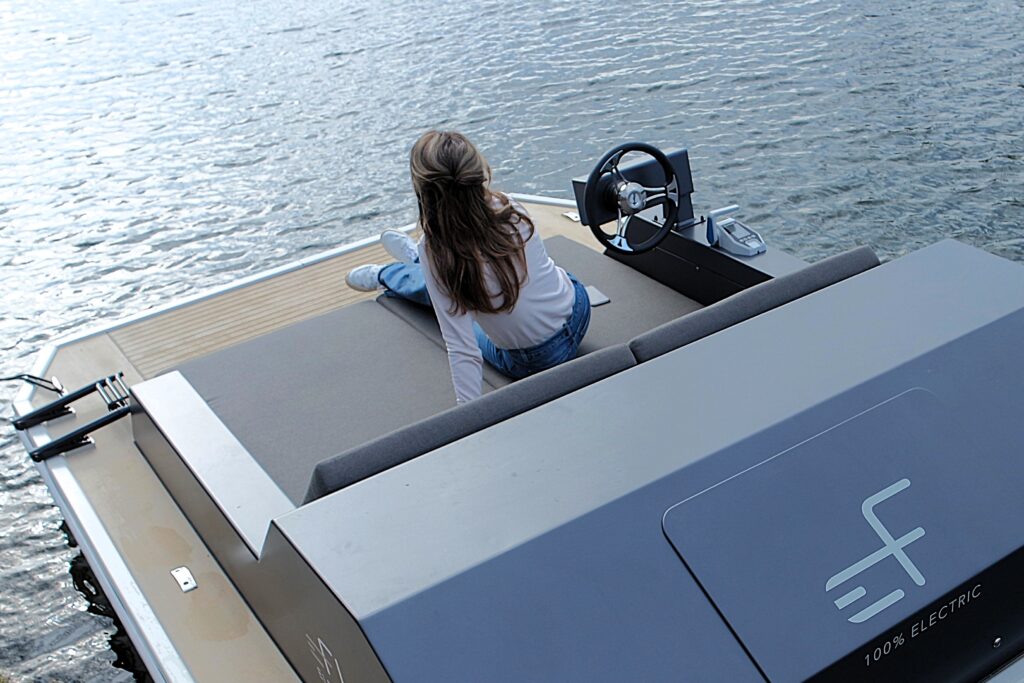 FLOOT ELEKTRISCHE LOUNGEBOOT HUREN